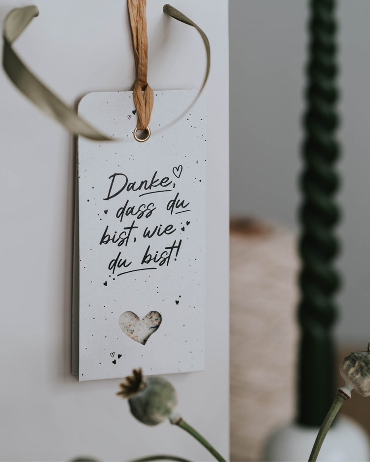 Kleine Aufmerksamkeit für besondere Menschen – Geschenkanhänger mit Gewürz und liebevoller Botschaft.