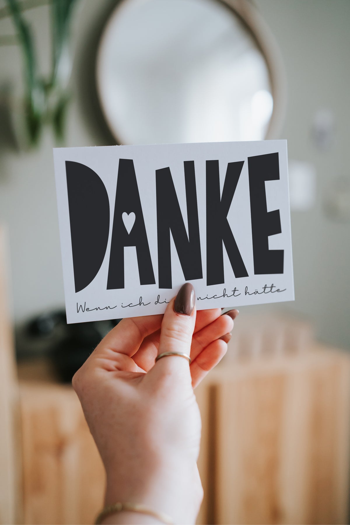 Postkarte mit zartem Design – sagt leise, aber deutlich: Danke fürs Dasein und Mitfühlen.