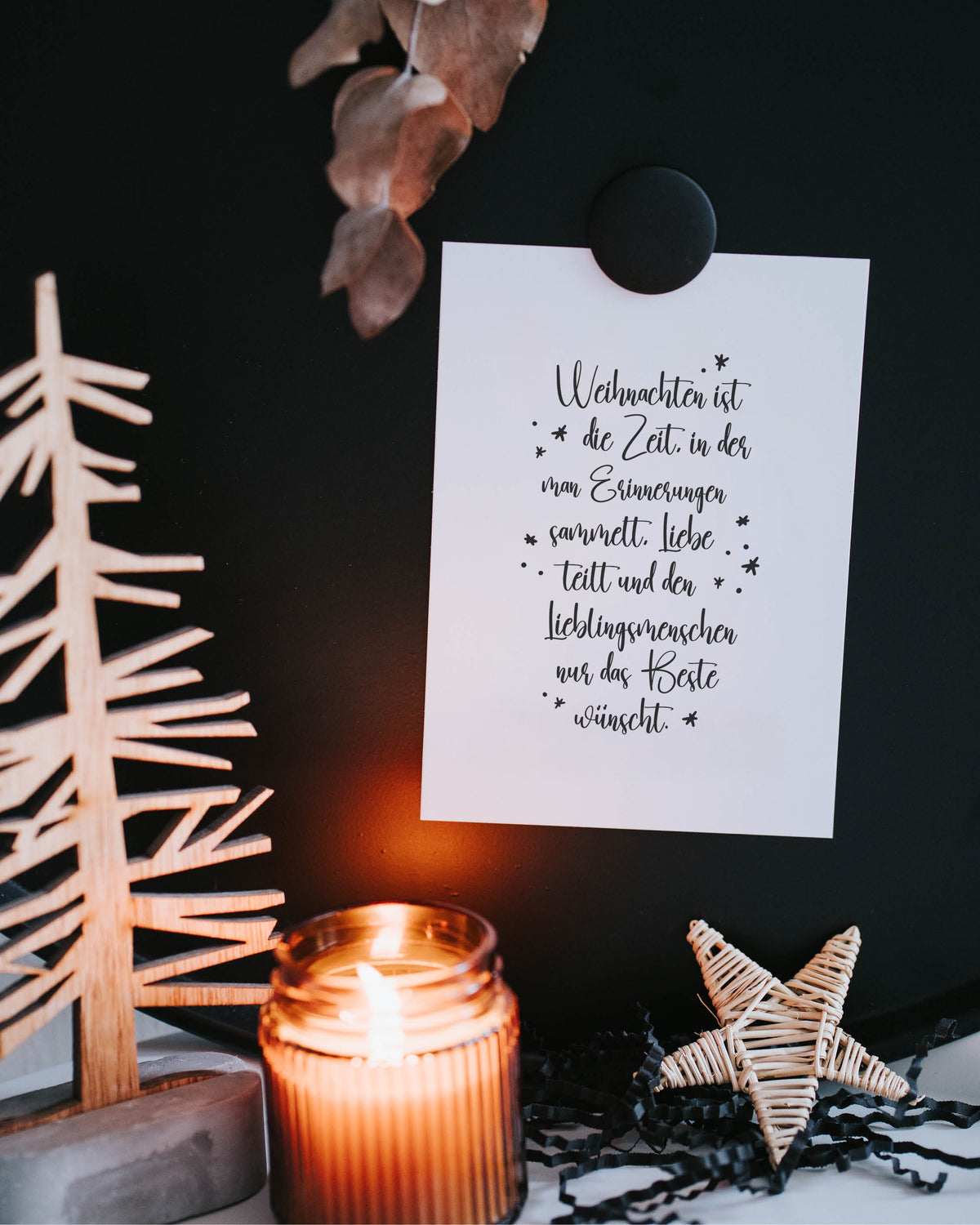 Weihnachtskarte mit Spruch „Liebe teilen & Erinnerungen schenken“ – warmherziger Gruß voller Nähe und Gefühl.