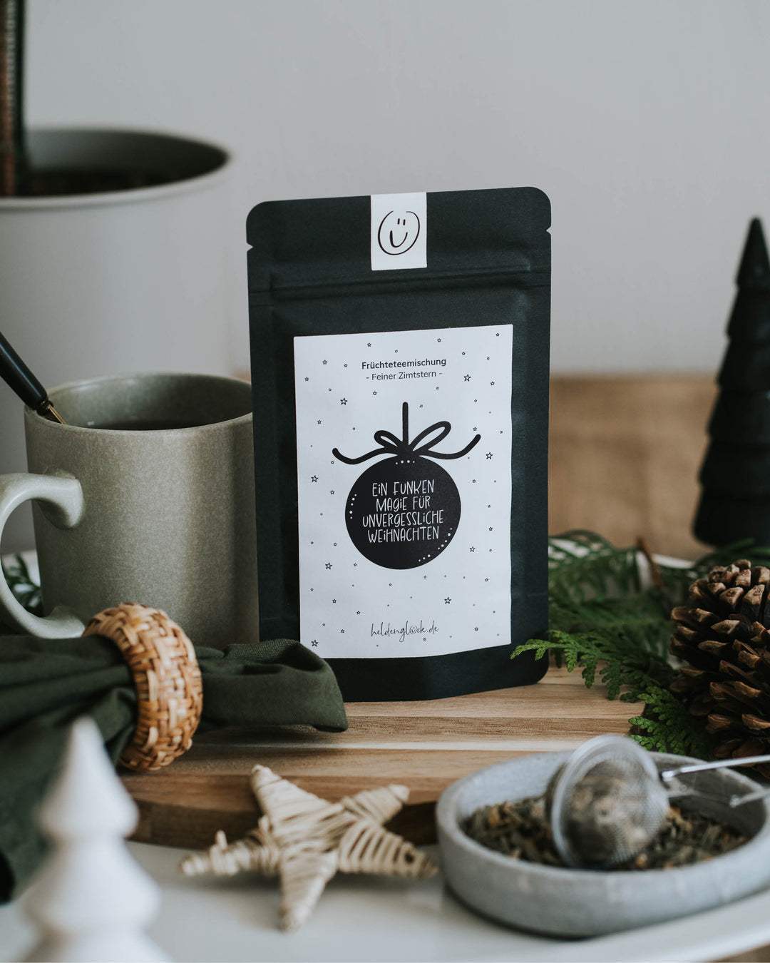 Tee mit liebevollem Weihnachtsspruch – ideal für gemütliche Winterabende