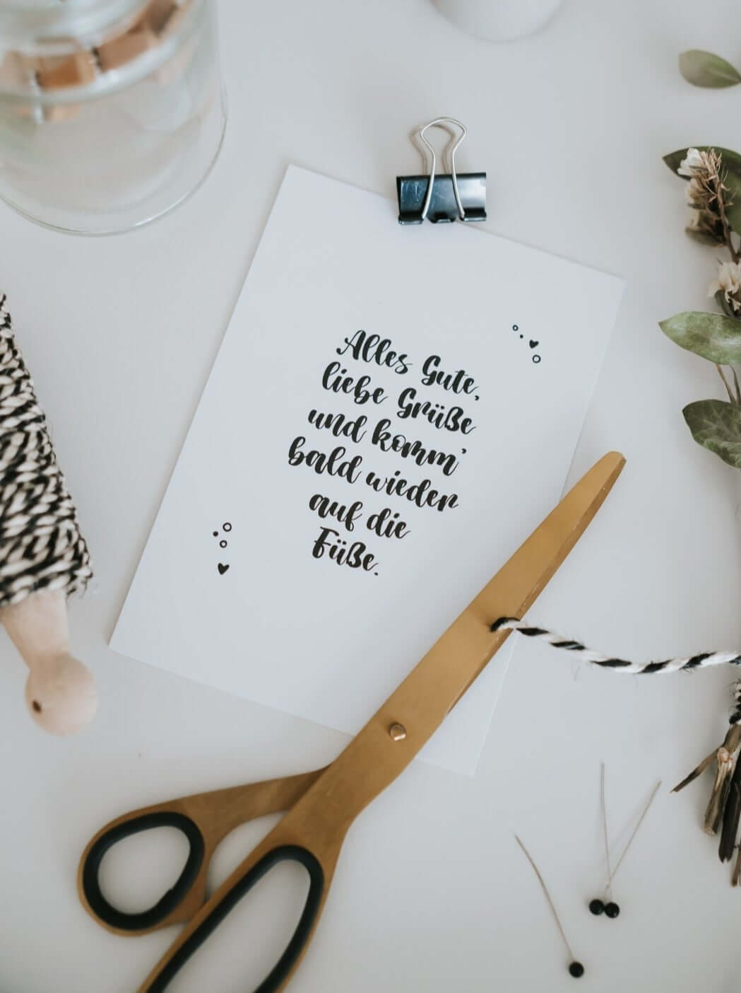 Postkarte mit Spruch und motiv Alles Gute, liebe Grüße in schwarz weiss
