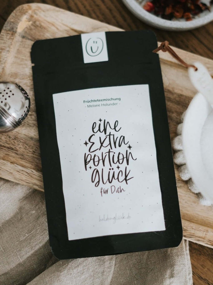 Tee mit Spruch oder Motiv Eine Extraportion in schwarz weiss