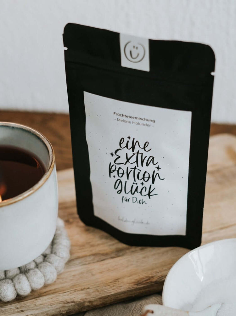 Tee mit Spruch oder Motiv Eine Extraportion in schwarz weiss