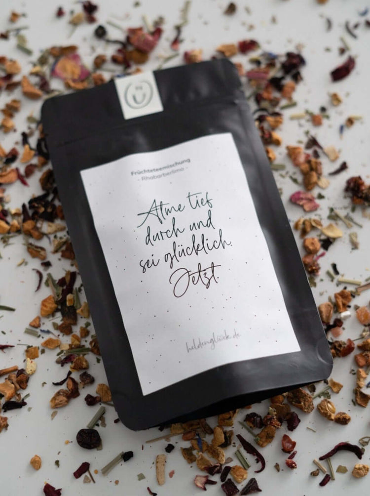 Tee mit Spruch oder Motiv Sei glücklich in schwarz weiss