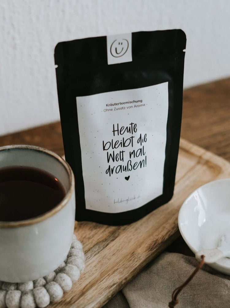 Tee mit Spruch oder Motiv Die Welt in schwarz weiss