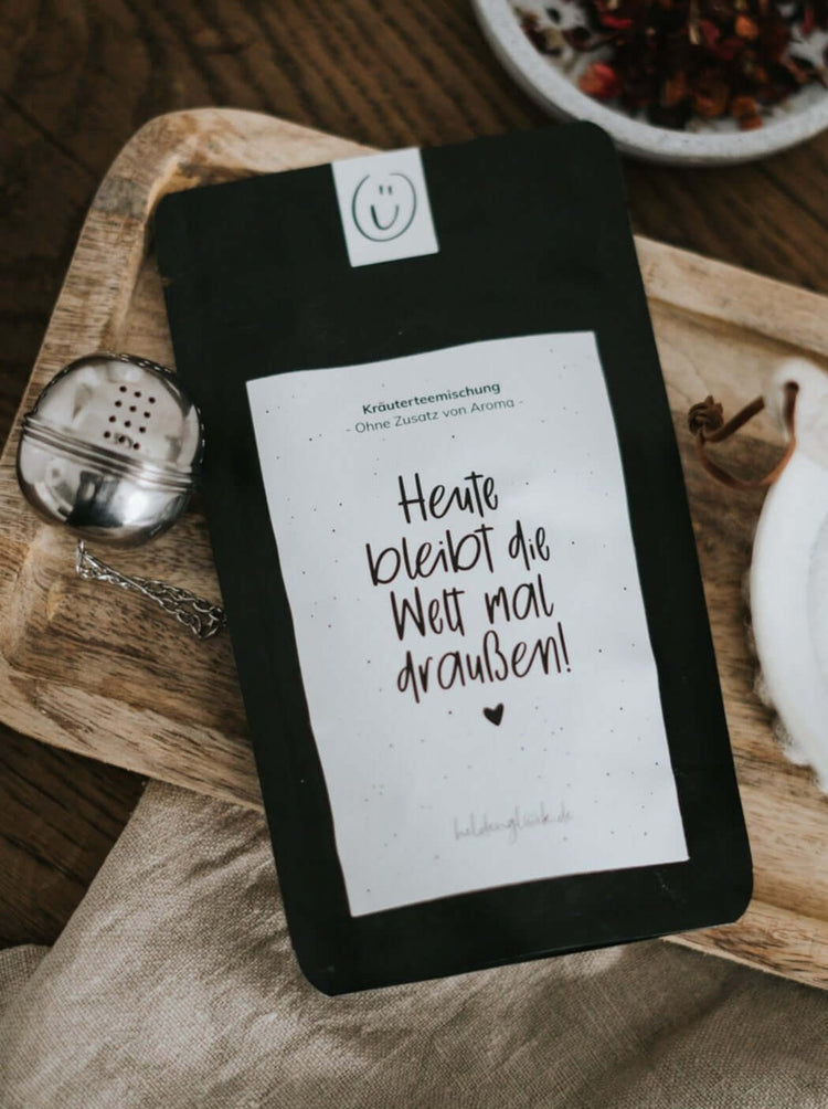 Tee mit Spruch oder Motiv Die Welt in schwarz weiss