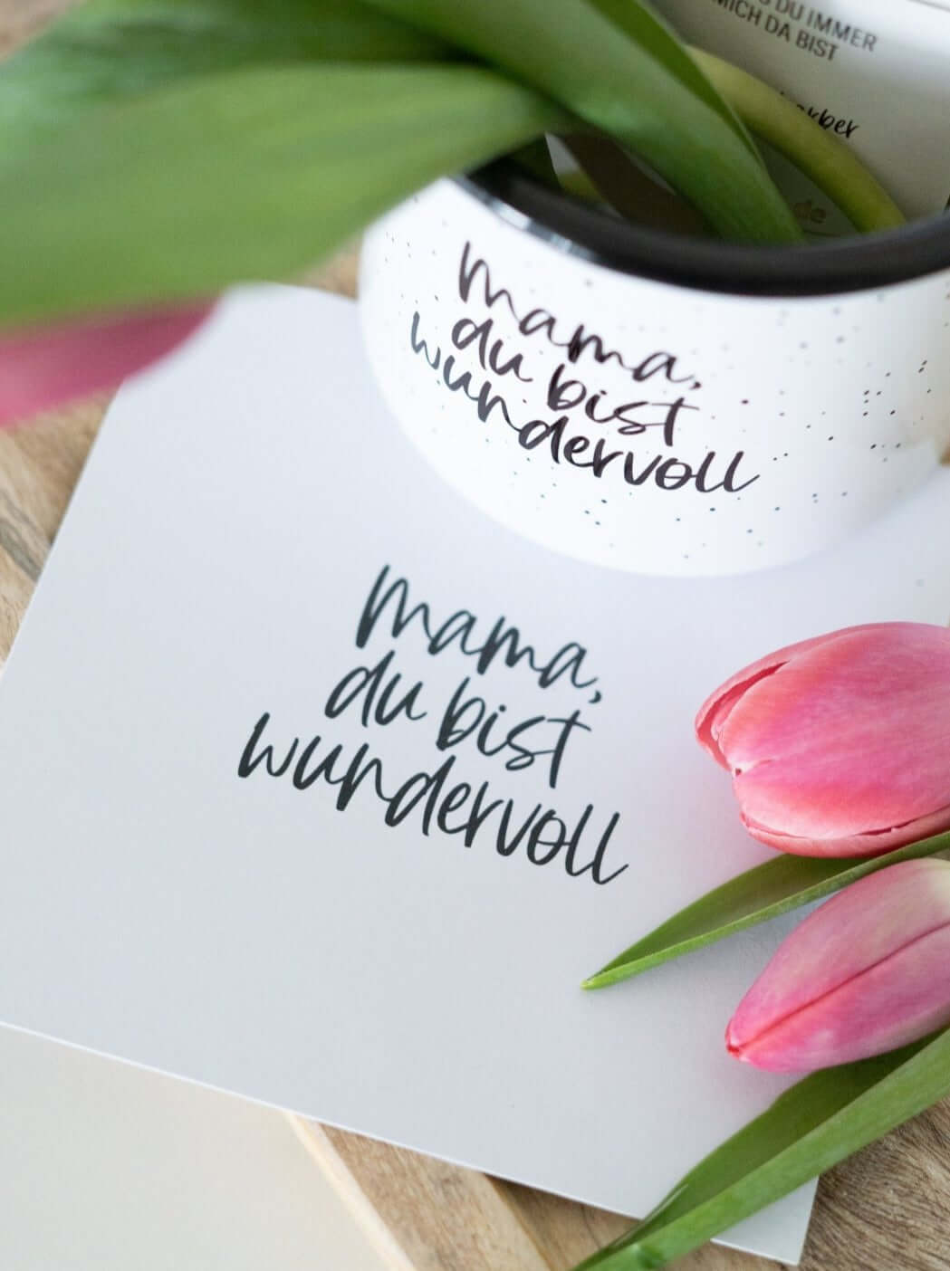 Postkarte mit Spruch und motiv Mama du bist wundervoll in schwarz weiss