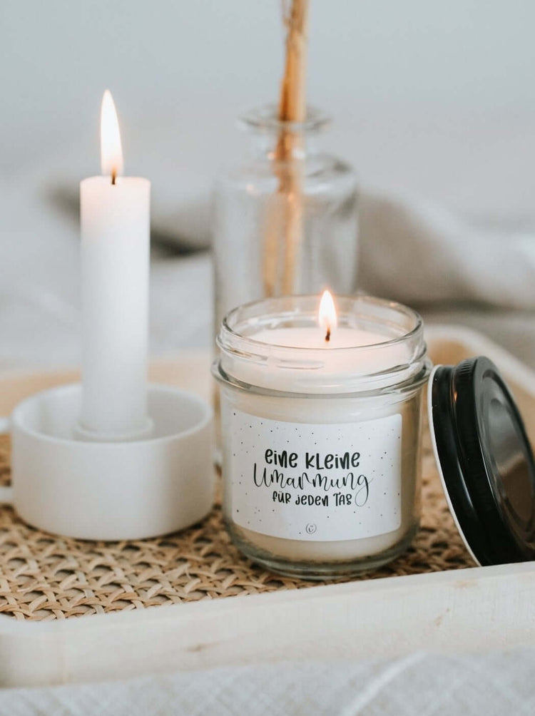 Kerze im Glas mit Spruch oder Motiv Kleine Umarmung in schwarz weiss