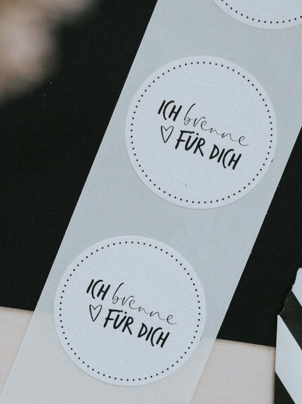 Geschenke mit Leidenschaft – „Ich brenne für Dich“-Sticker zum Verlieben