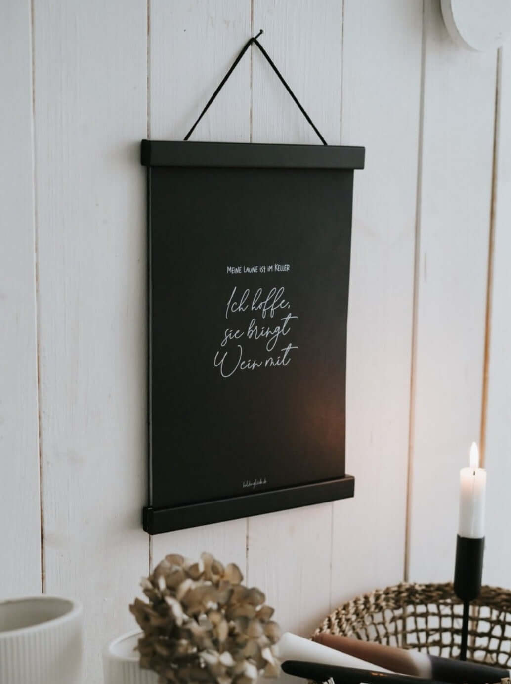 Geschenke mit Spruch – Weinposter für Humor, Stil & schlechte Tage