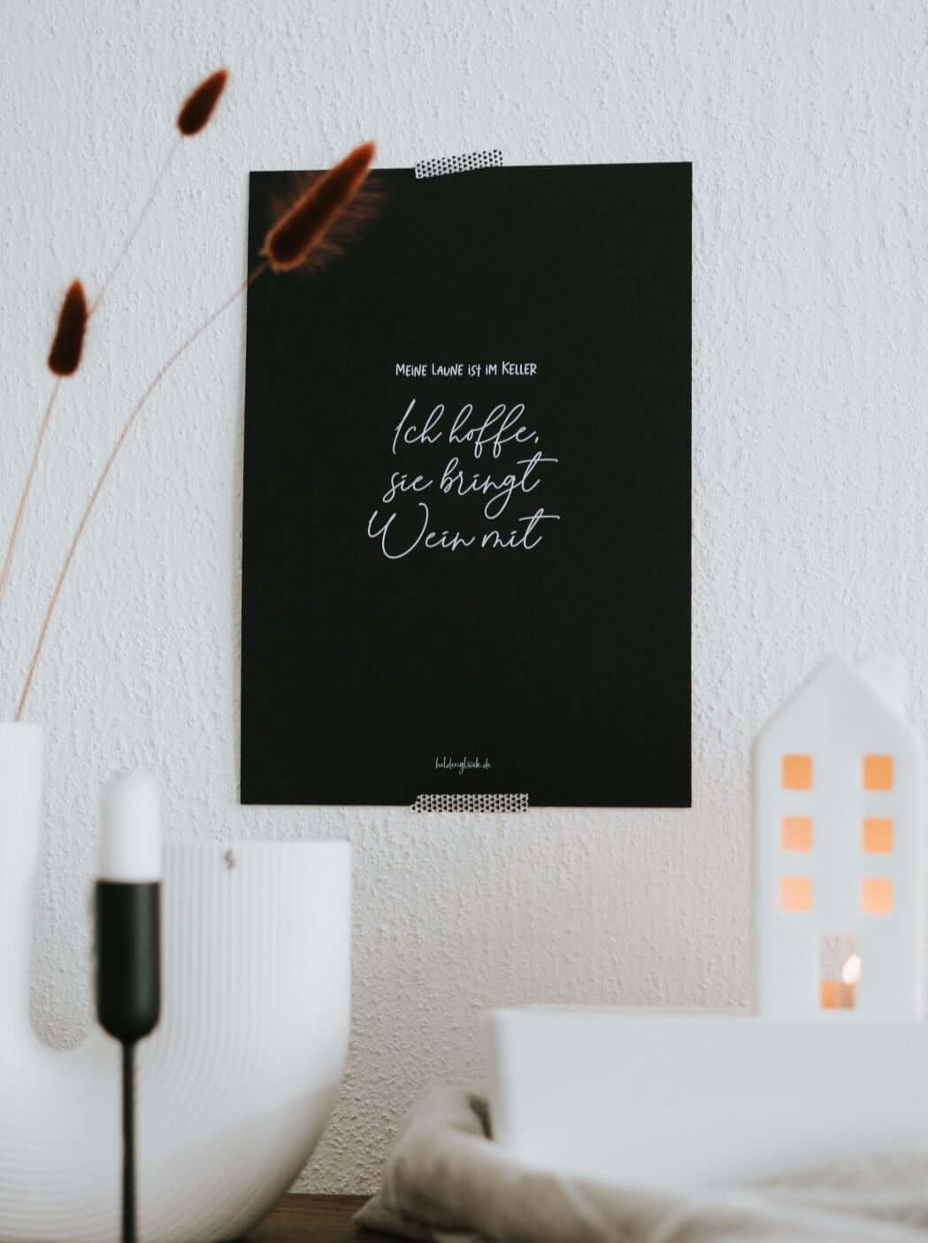Geschenke mit Spruch – Weinposter für Humor, Stil & schlechte Tage