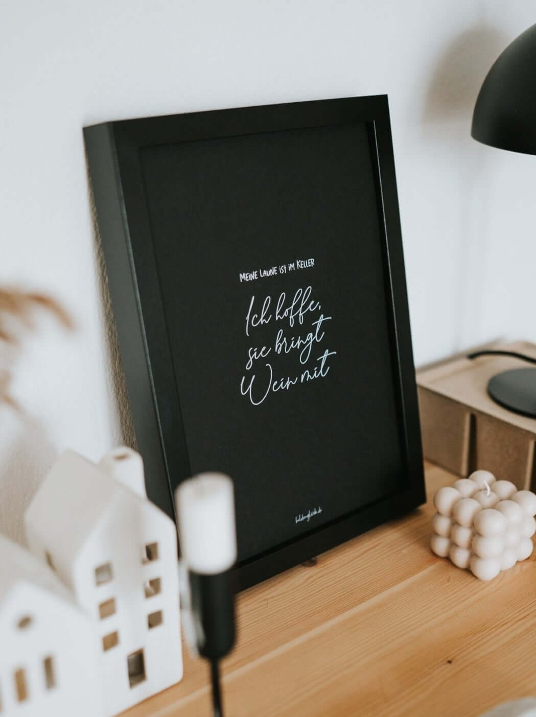 Geschenke mit Spruch – Weinposter für Humor, Stil & schlechte Tage