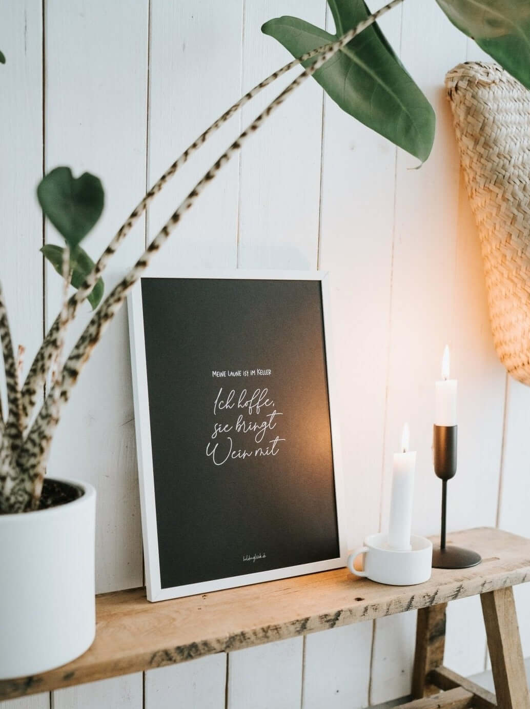 Geschenke mit Spruch – Weinposter für Humor, Stil & schlechte Tage