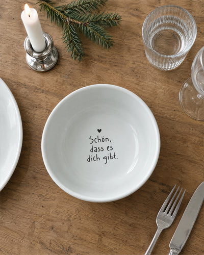 Boden der Porzellanschale mit zweitem Spruch „Schön, dass es dich gibt.“