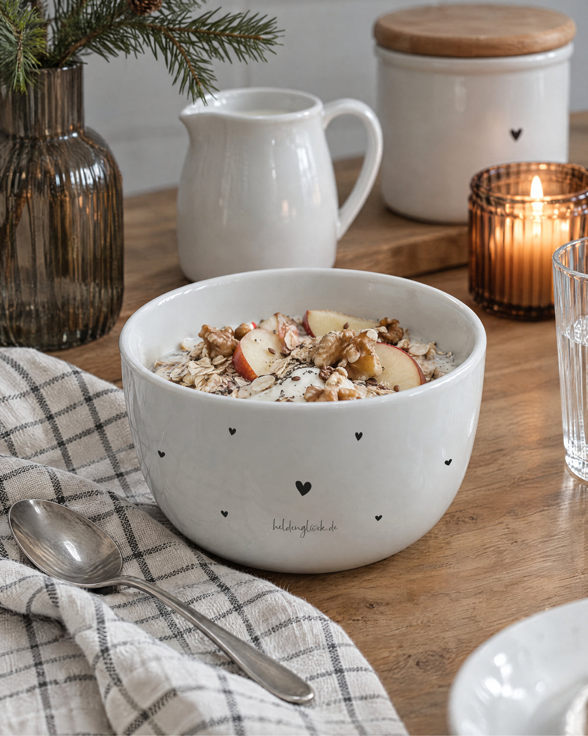 Porzellanschale gefüllt mit Müsli – 480 ml für Müsli, Joghurt oder Snacks.
