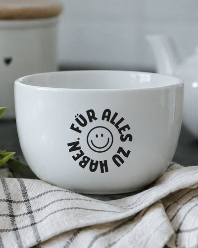 Porzellanschale mit Spruch „Für alles zu haben.“ und Smiley.
