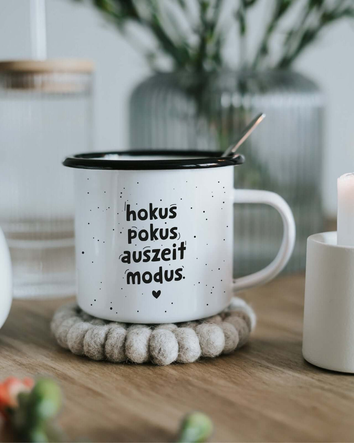 Tasse mit Spruch oder Motiv Hokus pokus in schwarz weiss