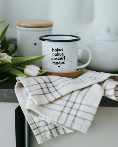 Tasse mit Spruch oder Motiv Hokus pokus in schwarz weiss