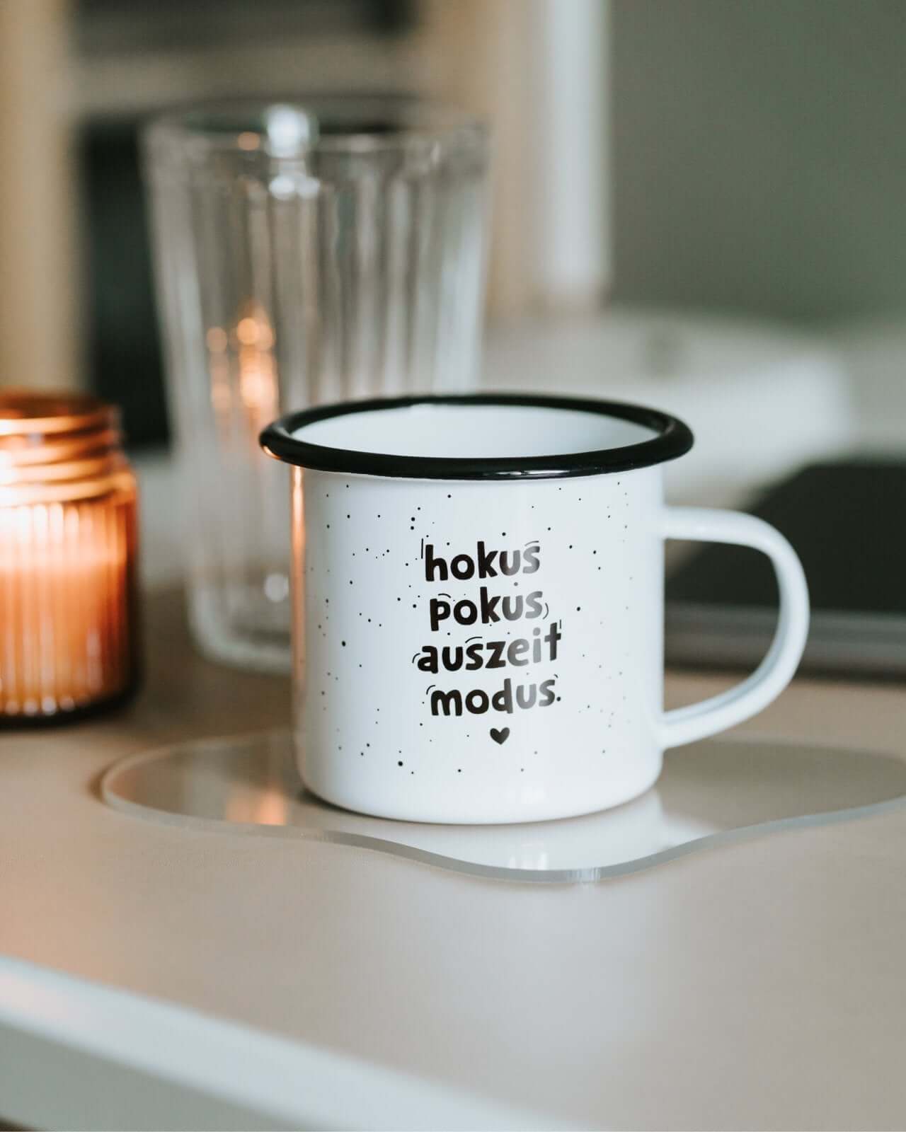 Tasse mit Spruch oder Motiv Hokus pokus in schwarz weiss