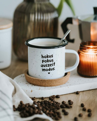 Tasse mit Spruch oder Motiv Hokus pokus in schwarz weiss