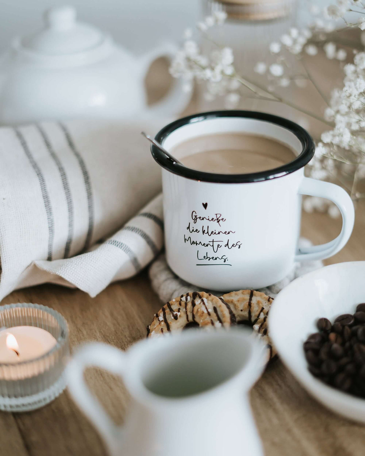 Tasse mit Spruch oder Motiv Kleine Momente in schwarz weiss