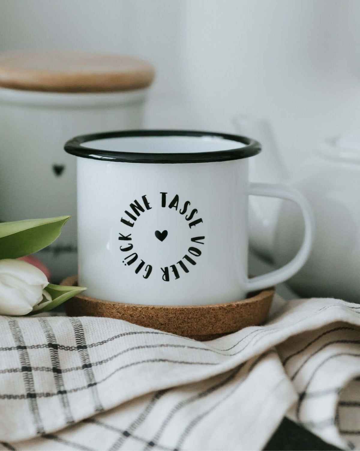 Tasse mit Spruch oder Motiv Voller Glück in schwarz weiss