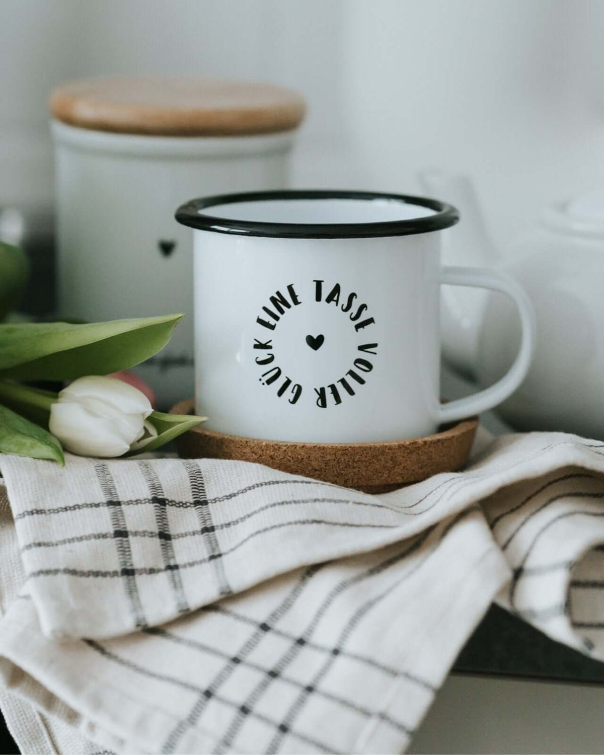Tasse mit Spruch oder Motiv Voller Glück in schwarz weiss