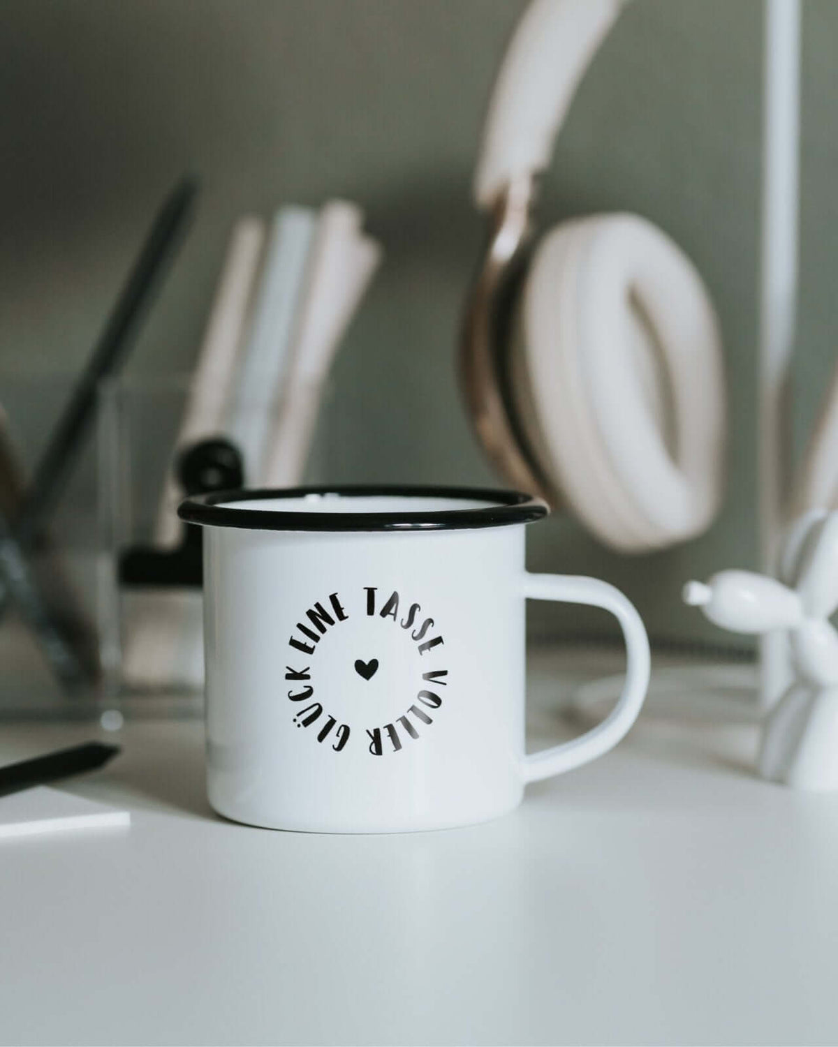 Tasse mit Spruch oder Motiv Voller Glück in schwarz weiss