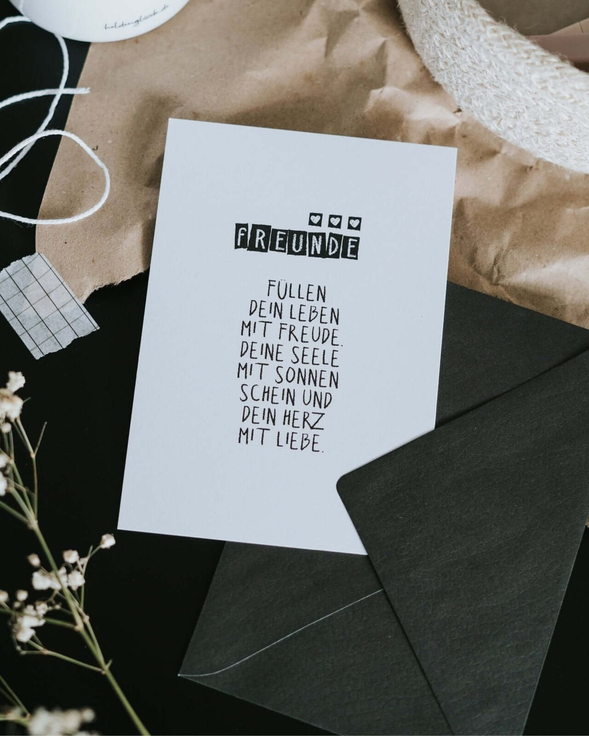 Postkarte mit Spruch und motiv Freunde in schwarz weiss