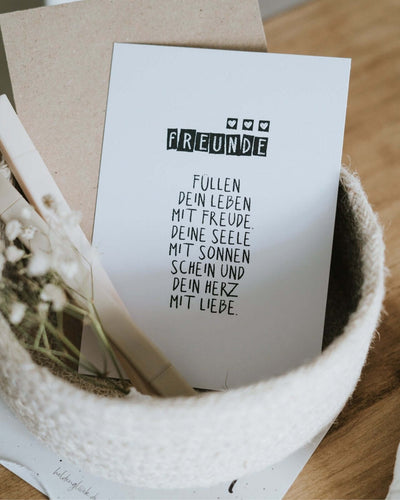 Postkarte mit Spruch und motiv Freunde in schwarz weiss