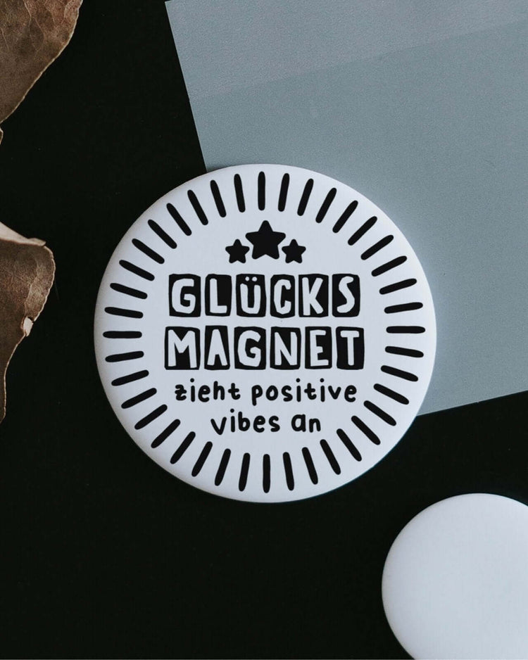 Magnete mit Spruch oder Motiv Glücksmagnet · groß in schwarz weiss