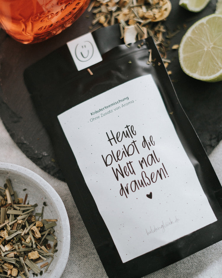 Tee mit Spruch oder Motiv Die Welt in schwarz weiss