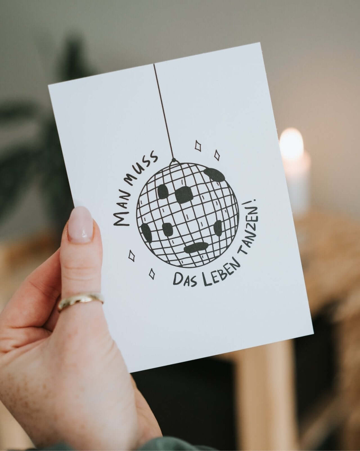 Postkarte mit Spruch und motiv Das Leben tanzen in schwarz weiss
