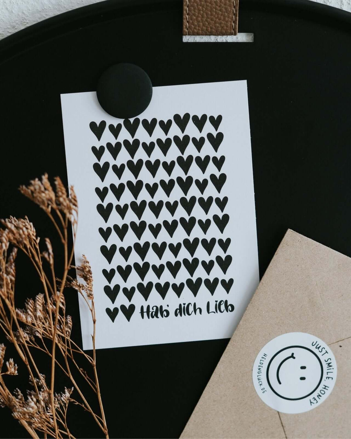 Postkarte mit Spruch und motiv Hab dich lieb in schwarz weiss