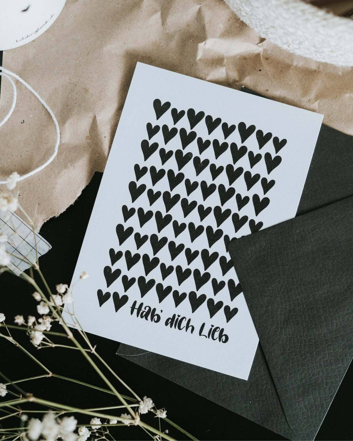 Postkarte mit Spruch und motiv Hab dich lieb in schwarz weiss