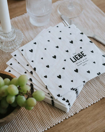Serviette mit Spruch oder Motiv Von Liebe allein in schwarz weiss