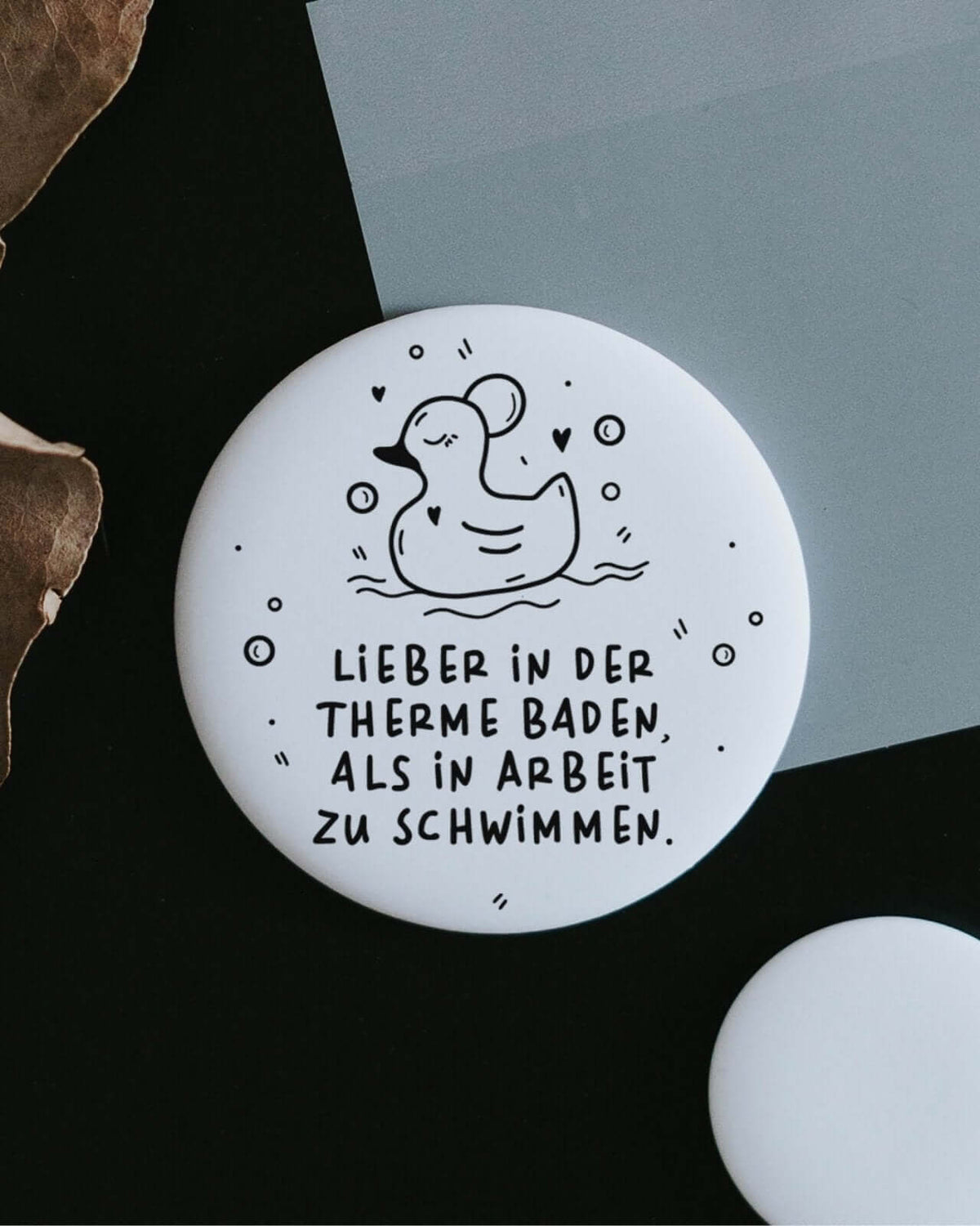 Magnete mit Spruch oder Motiv In der Therme baden · groß in schwarz weiss
