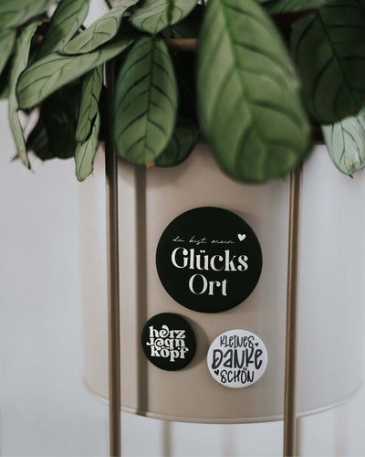 Magnete mit Spruch oder Motiv Glücksort · groß in schwarz weiss