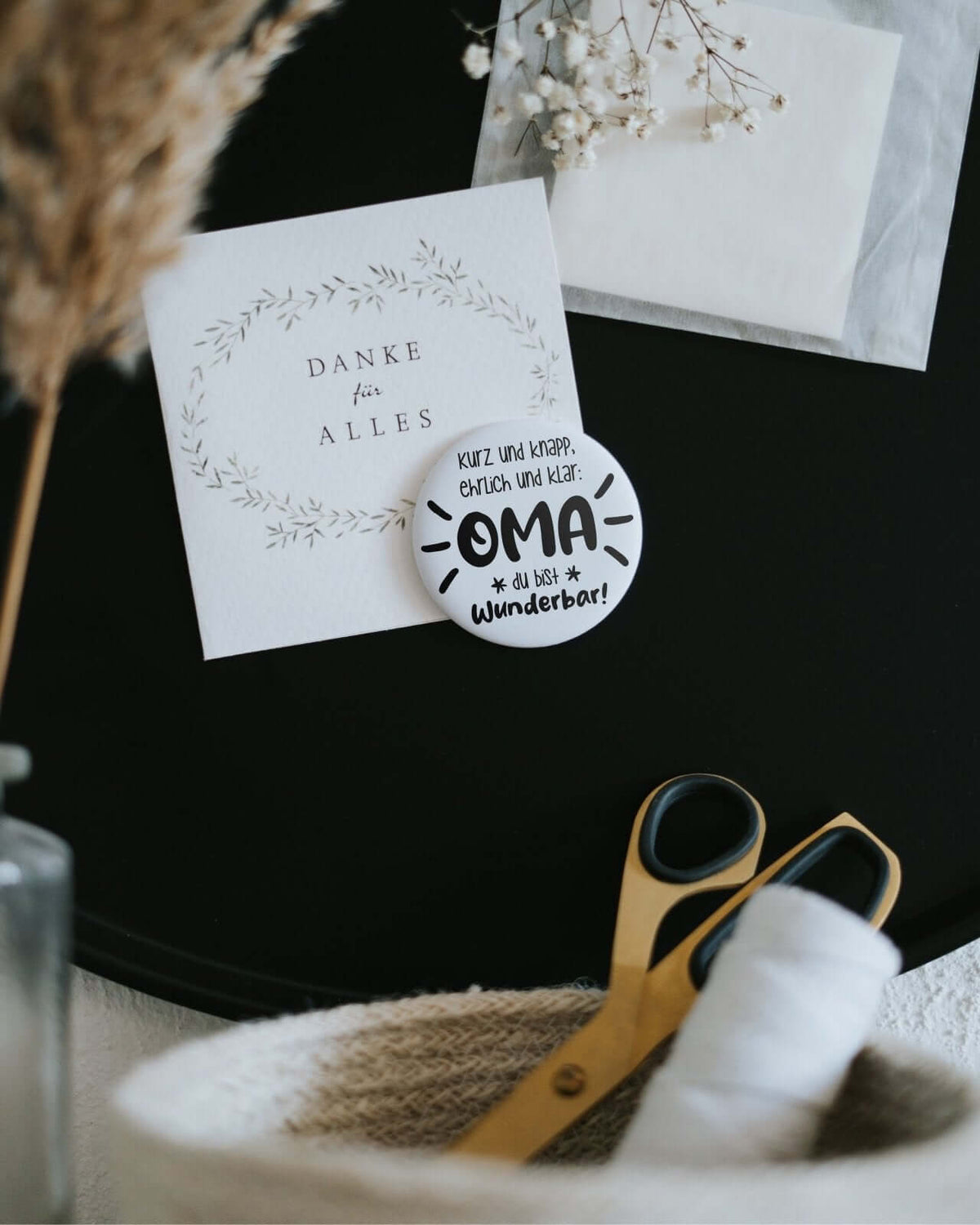 Magnete mit Spruch oder Motiv Oma ist wunderbar · groß in schwarz weiss