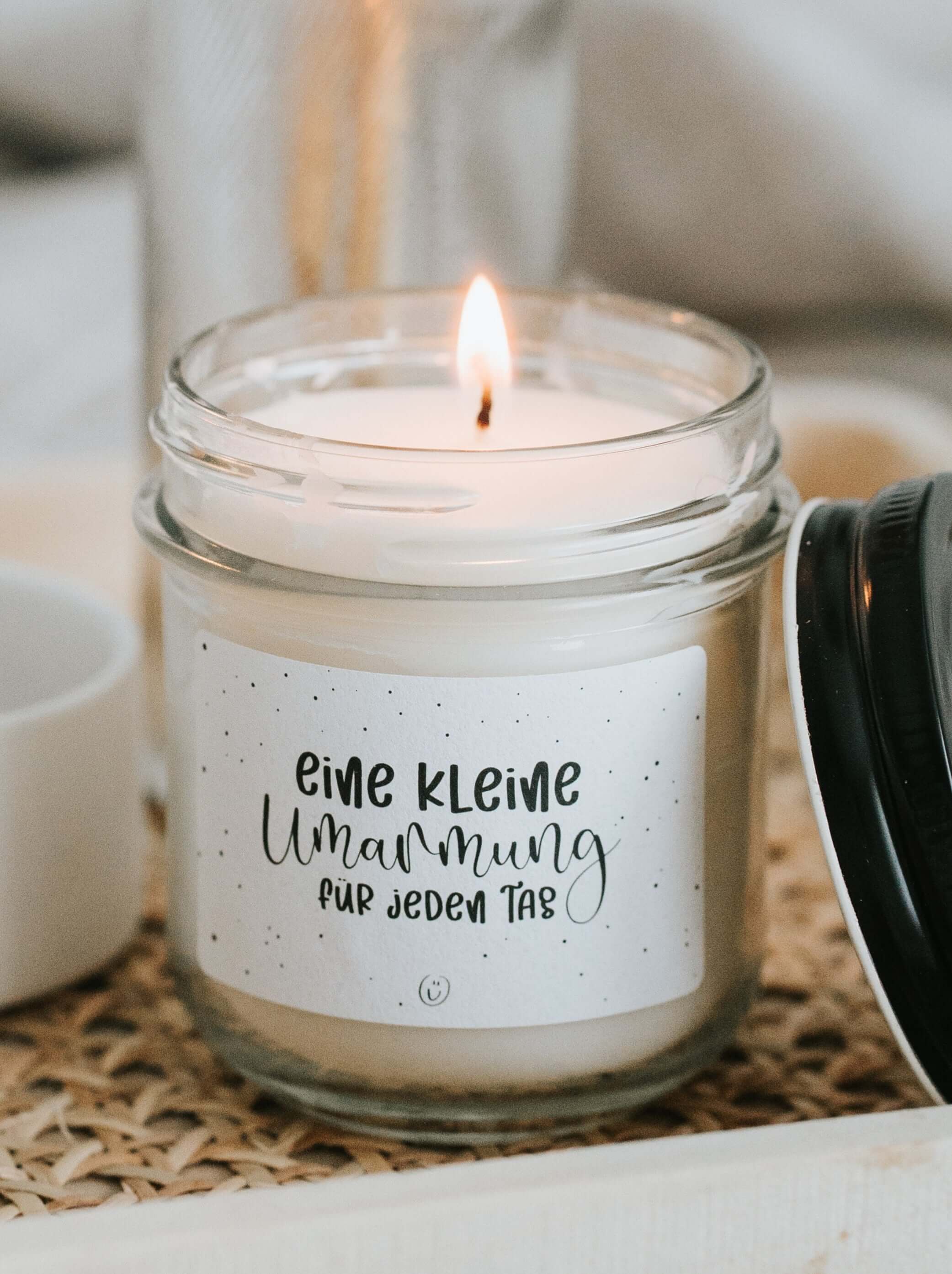 Kerze im Glas mit Spruch oder Motiv Kleine Umarmung in schwarz weiss