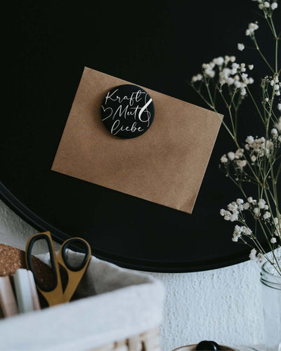 Magnete mit Spruch oder Motiv Mut und Liebe · groß in schwarz weiss