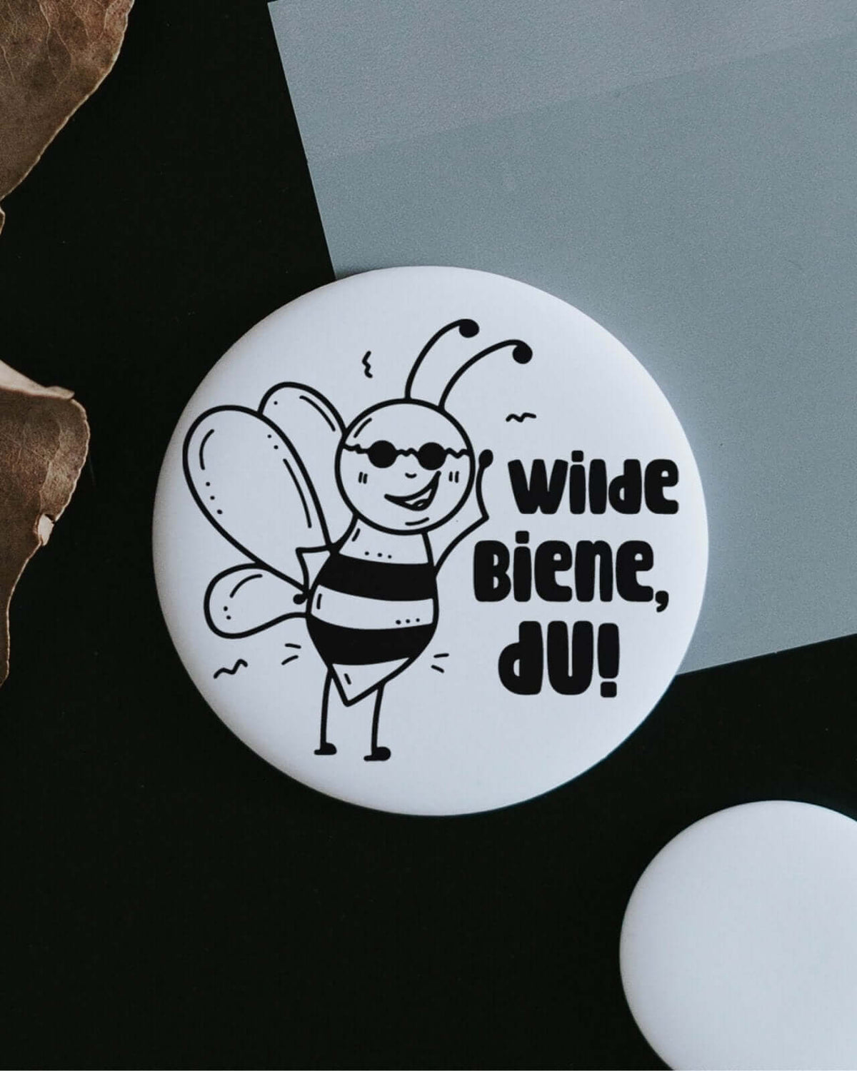 Magnete mit Spruch oder Motiv Wilde Biene · groß in schwarz weiss