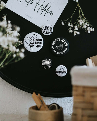 Magnete mit Spruch oder Motiv Wilde Biene · groß in schwarz weiss