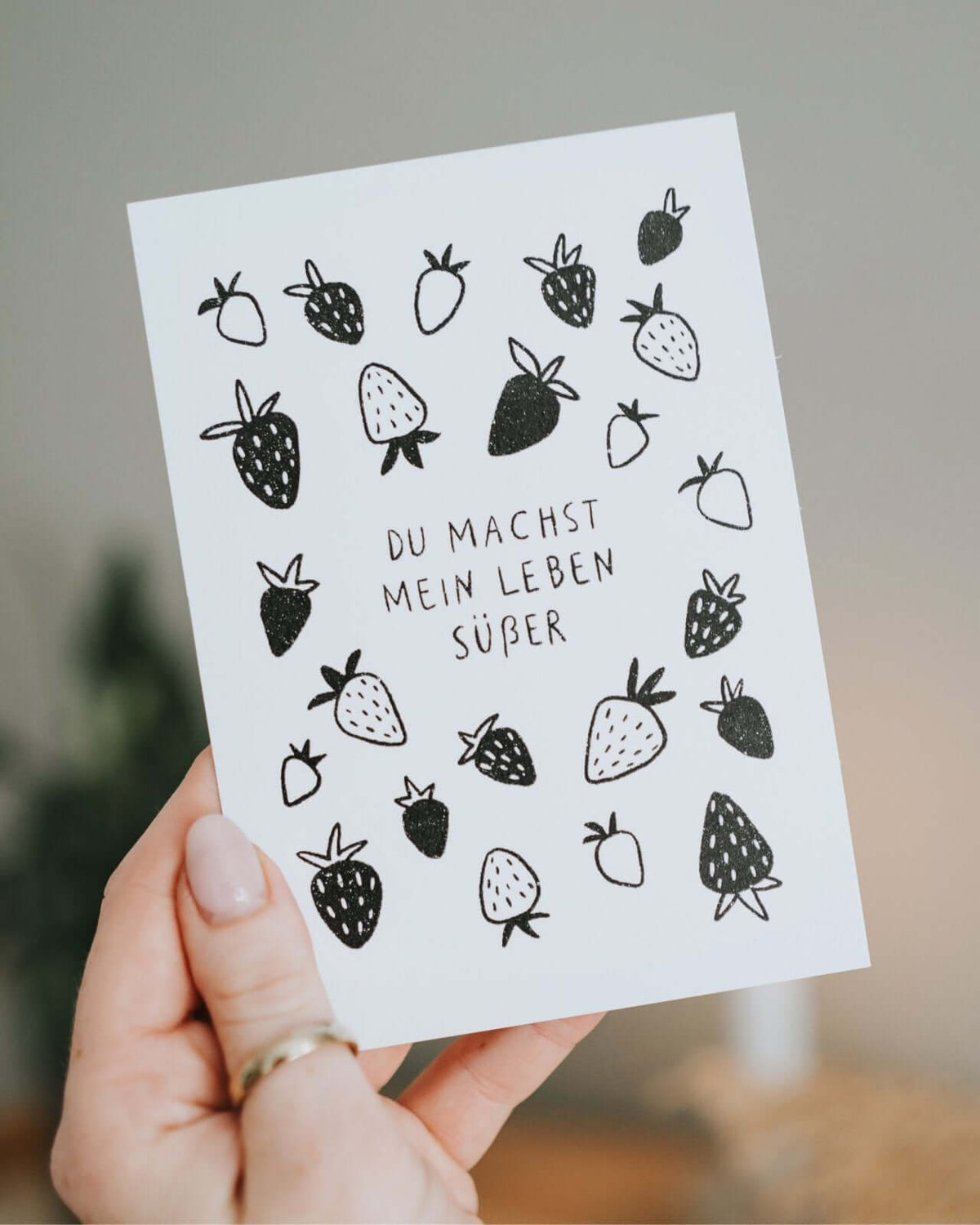 Postkarte mit Spruch und motiv Süßes Leben in schwarz weiss