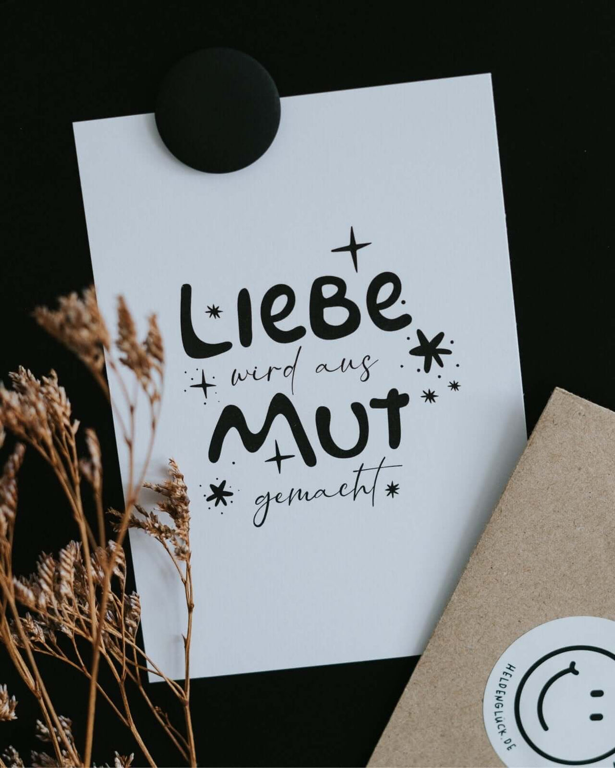 Postkarte mit Spruch und motiv Liebe und Mut in schwarz weiss