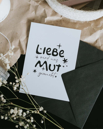 Postkarte mit Spruch und motiv Liebe und Mut in schwarz weiss