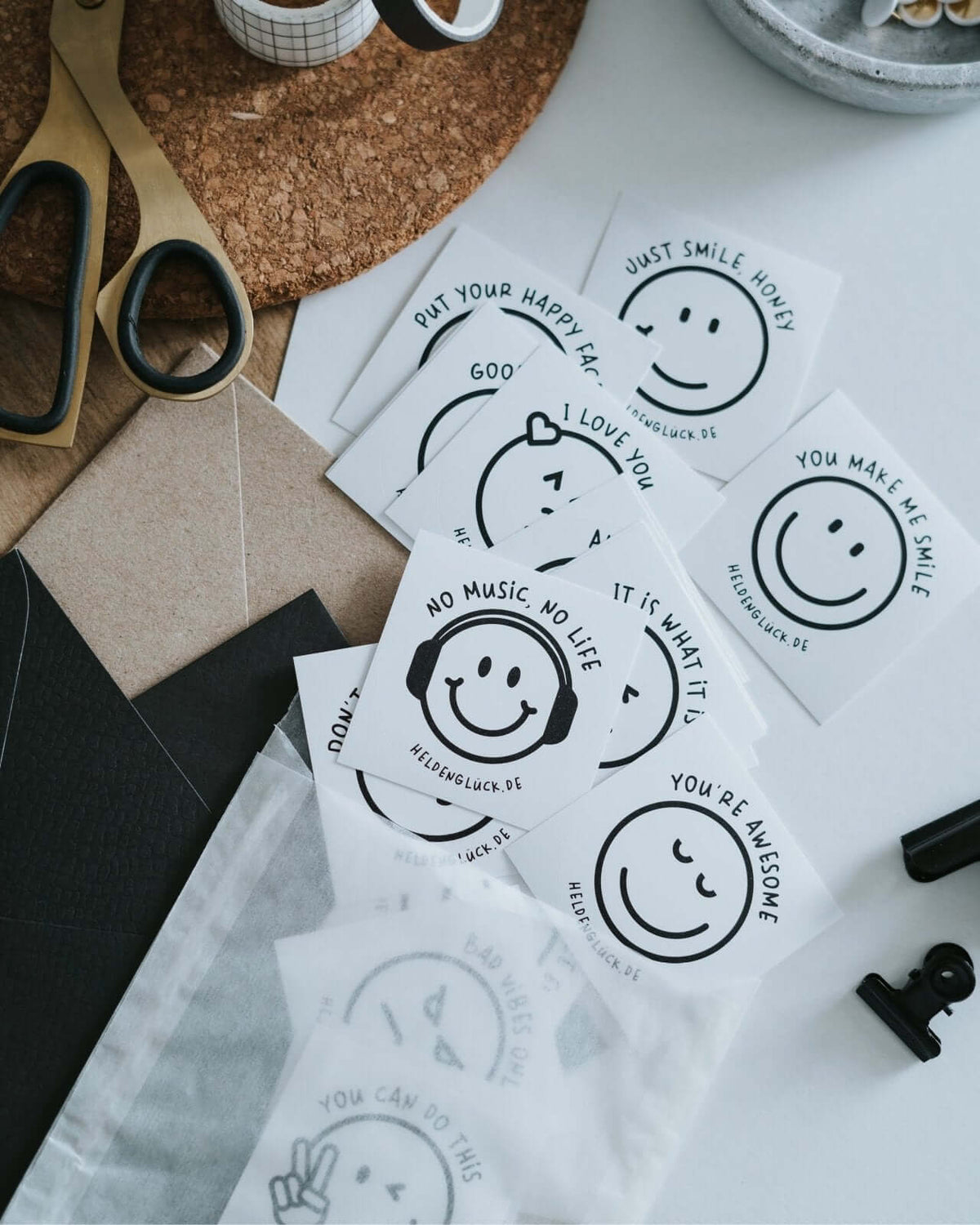 Aufkleber mit Spruch oder Motiv Smileys in schwarz weiss