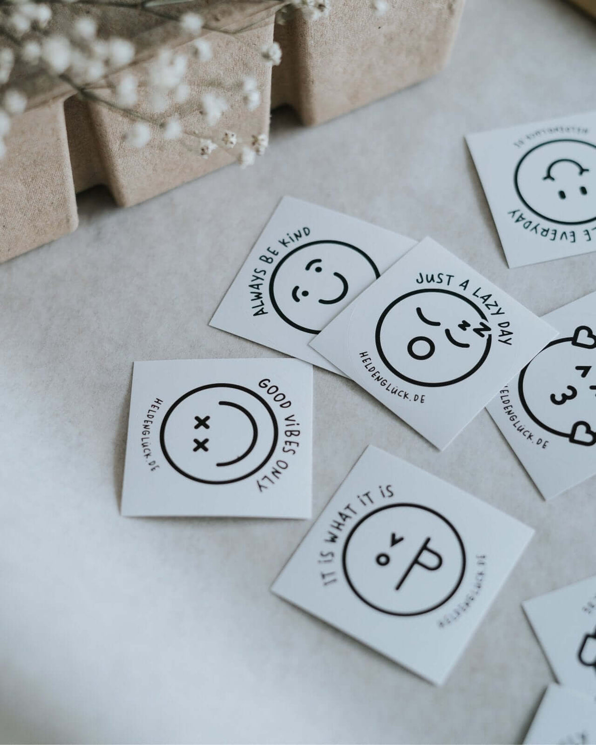 Aufkleber mit Spruch oder Motiv Smileys in schwarz weiss