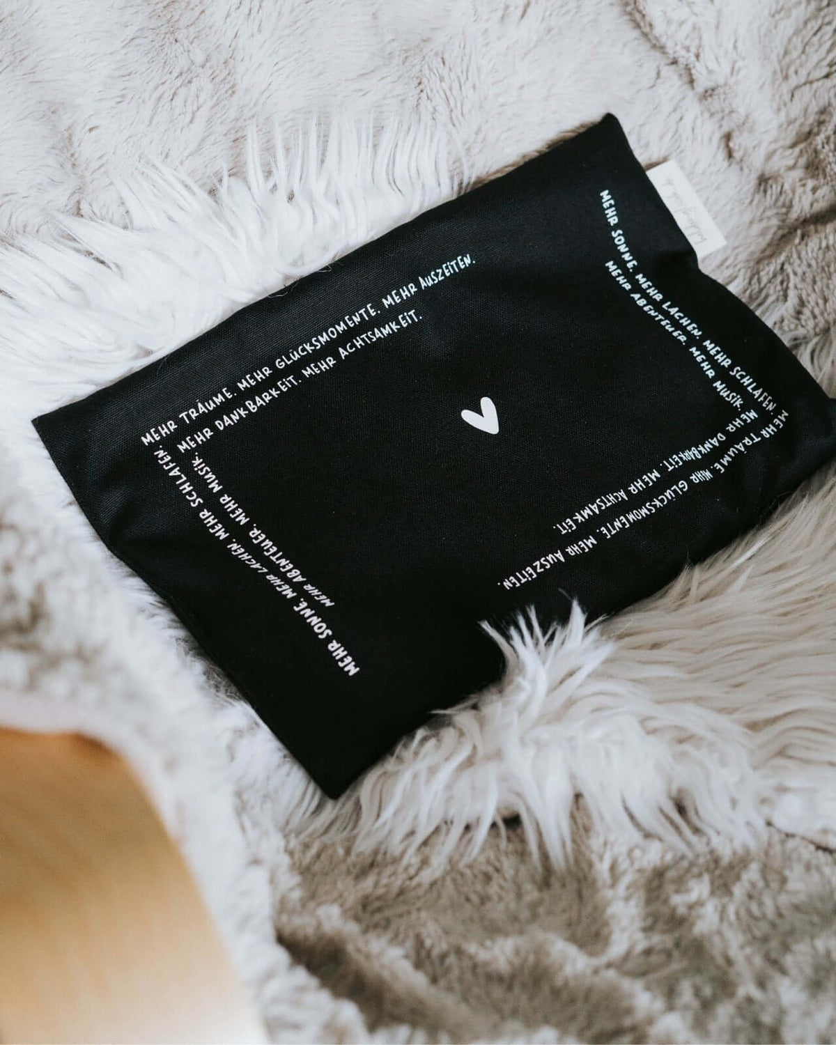 Wärmekissen, Körnerkissen mit Spruch oder Motiv Mehr Träume in schwarz weiss