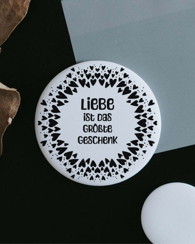 Magnete mit Spruch oder Motiv Liebe ist das Größte · groß in schwarz weiss